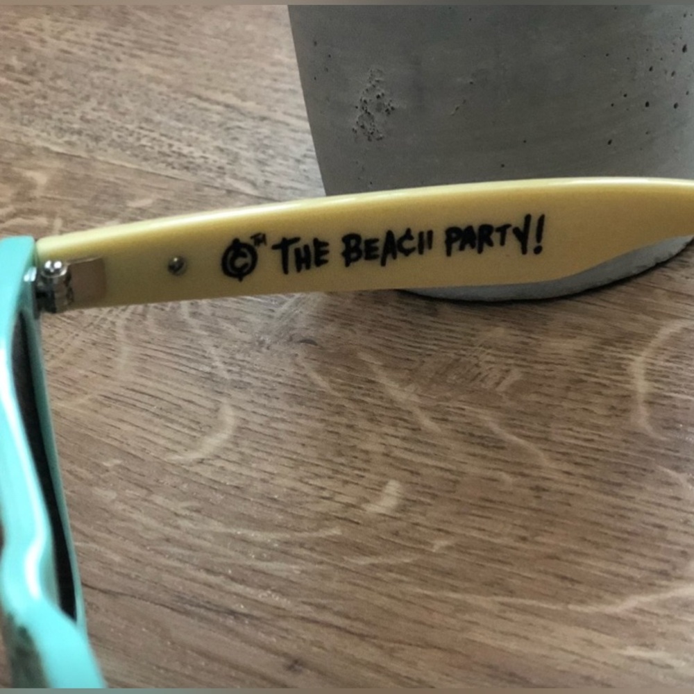 VINTAGE & AWESOME (CRAP EYEWEAR) SUNGLASSES.. #MUSTHAVE  🤩💚🧡💜💙 - Picture 5 of 9
